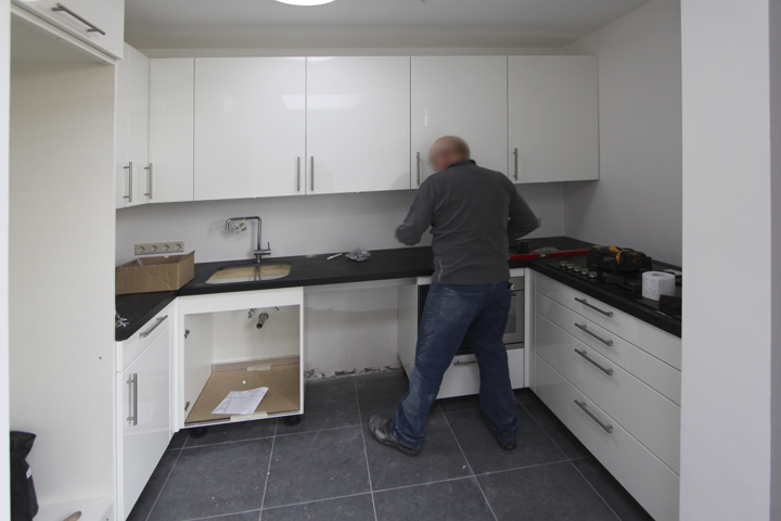 Verbouwing Week 15 keuken bovenkastjes deuren;